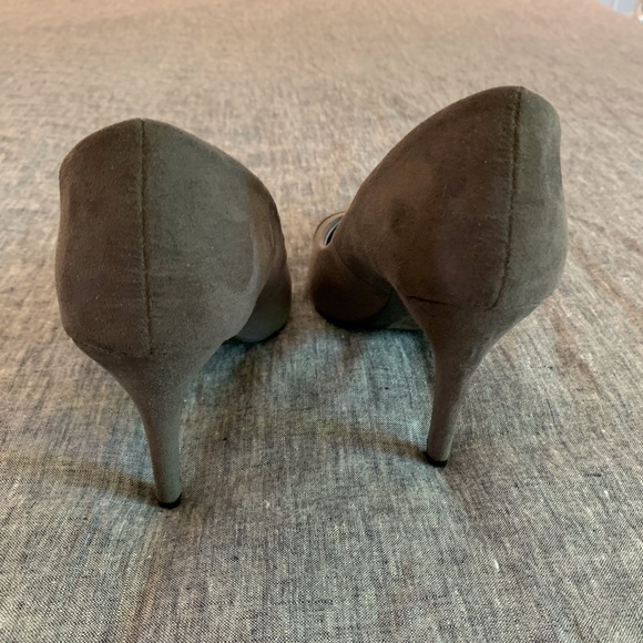 Grey suede heels - Picture 4 of 7